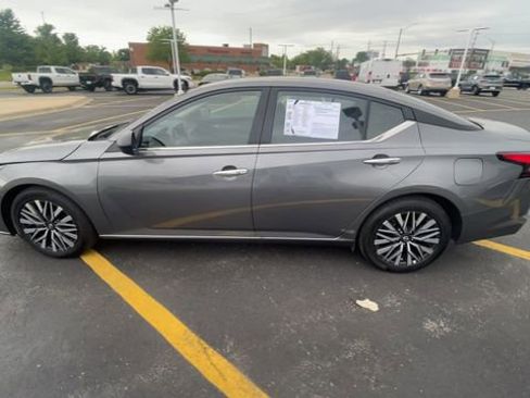 Used 2025 Nissan Altima 2.5 SV FWD image 7