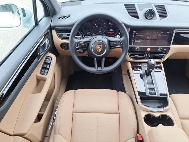 Used 2026 Porsche Macan AWD/4WD image 17