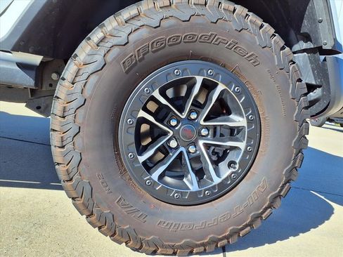 Certified 2025 Jeep Wrangler Unlimited Rubicon image 37