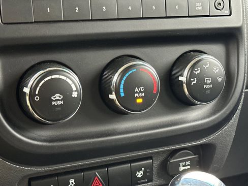 Used 2016 Jeep Patriot Sport image 25