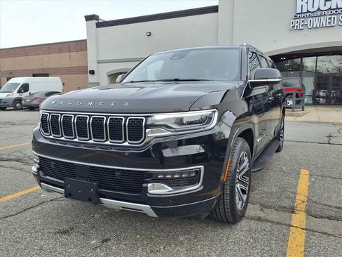 Used 2024 Jeep Wagoneer L Series II w/ Flexible Seating Group image 3