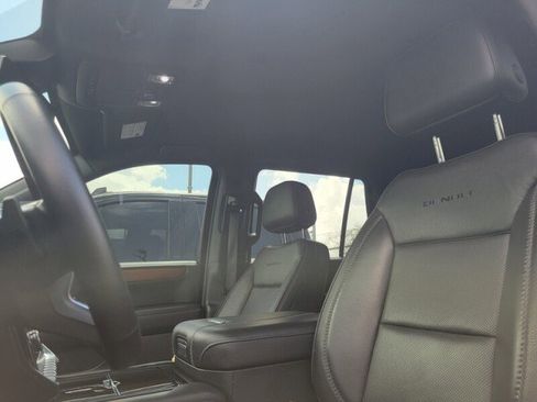 Used 2025 GMC Yukon Denali AWD/4WD image 8