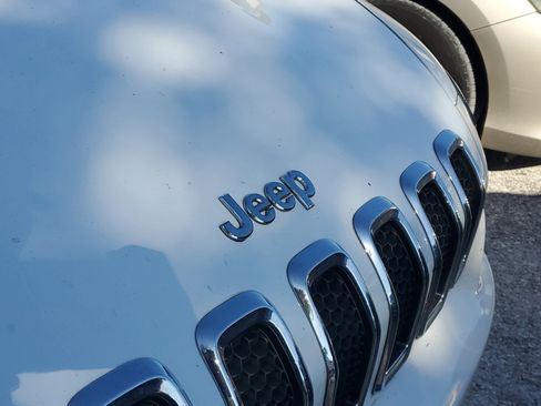 Used 2015 Jeep Cherokee Latitude w/ Comfort/Convenience Group AWD/4WD image 3