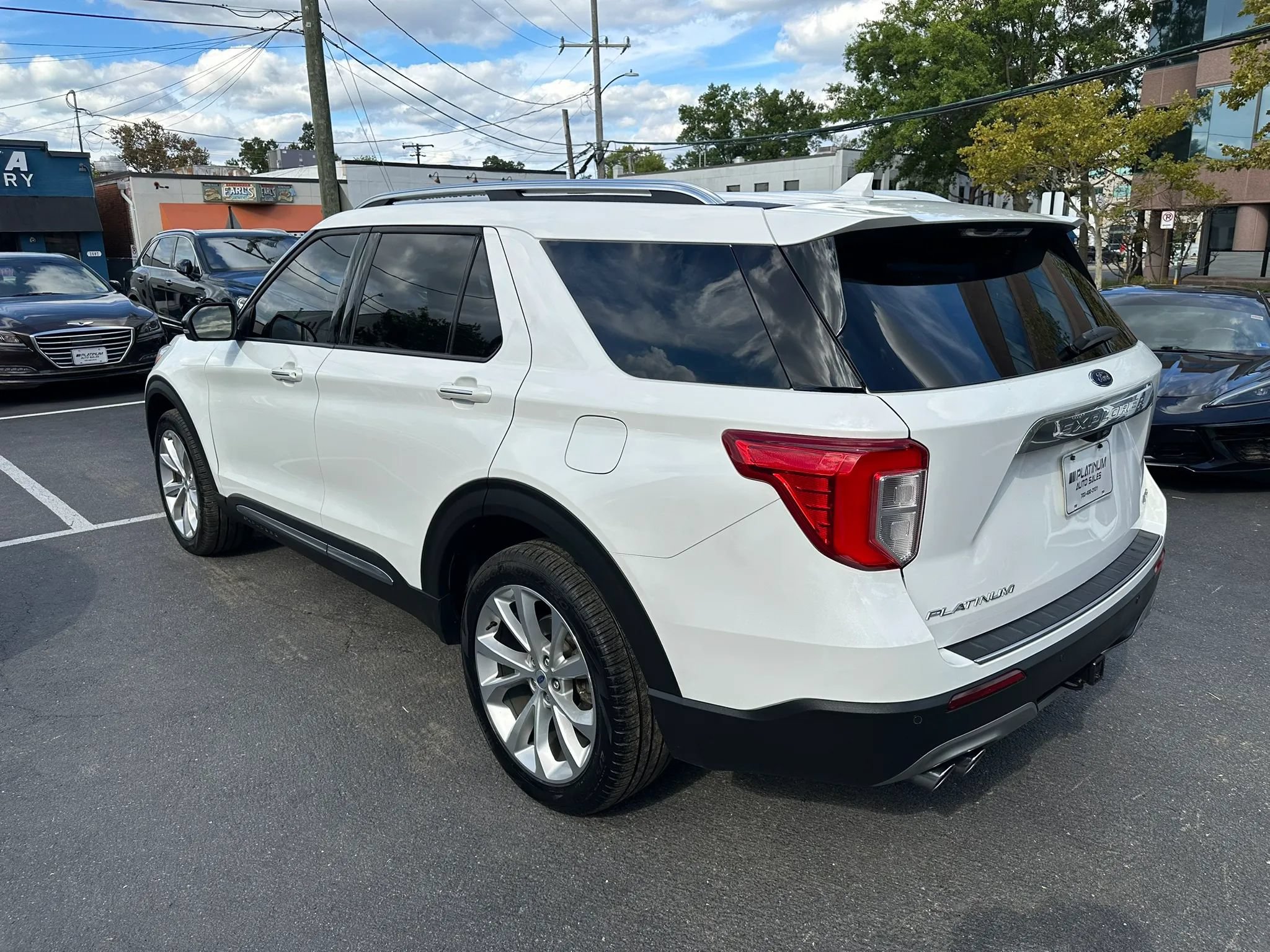 Used 2023 Ford Explorer Platinum w/ Technology Package AWD/4WD image 7