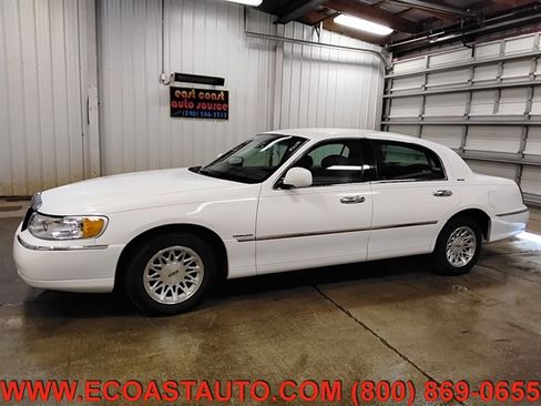 Used 1999 Lincoln Town Car Signature RWD image 5