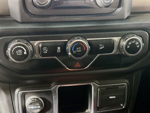 Used 2018 Jeep Wrangler Sport AWD/4WD image 22