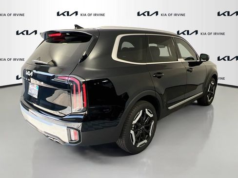 Certified 2024 Kia Telluride EX w/ EX Captain's Chair Package FWD image 9