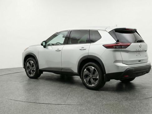 Used 2025 Nissan Rogue SV image 6
