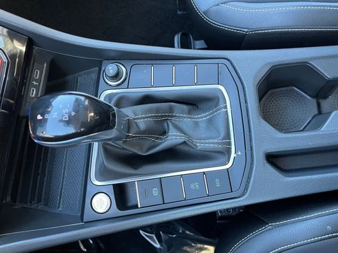 Used 2025 Volkswagen Jetta SE image 40