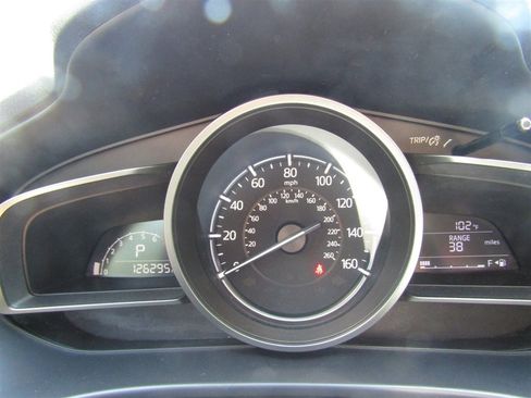 Used 2017 MAZDA MAZDA3 Sport w/ Preferred Equipment Package FWD image 23