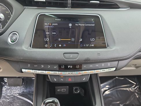 Used 2020 Cadillac XT4 Luxury w/ Cold Weather Package FWD image 22