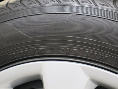 Used 2025 Toyota Corolla LE w/ Convenience Package image 38