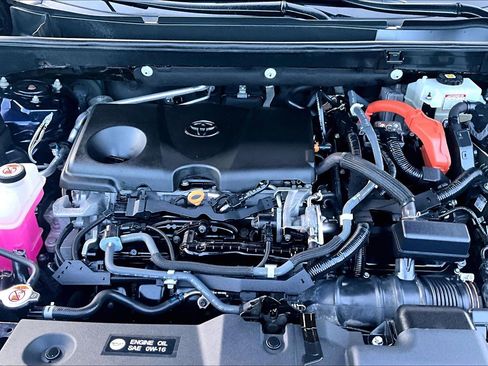 Used 2021 Toyota RAV4 XLE image 10