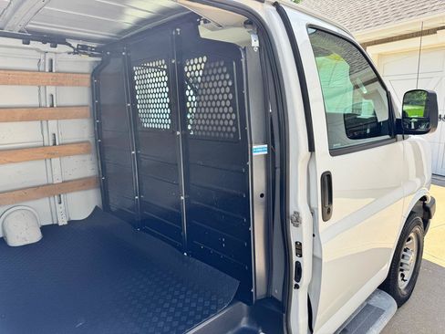 Used 2018 Chevrolet Express 2500 w/ Driver Convenience Package RWD image 19