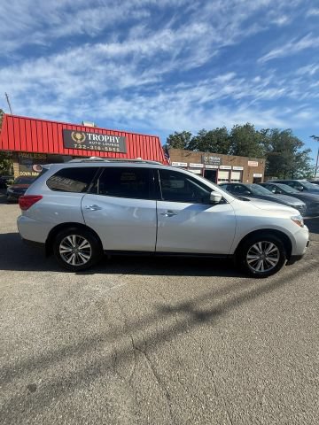 Used 2018 Nissan Pathfinder FWD image 4