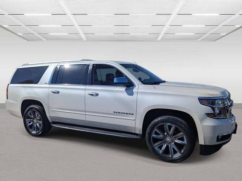 Used 2015 Chevrolet Suburban LTZ image 5