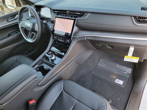 New 2025 Jeep Grand Cherokee Limited image 24