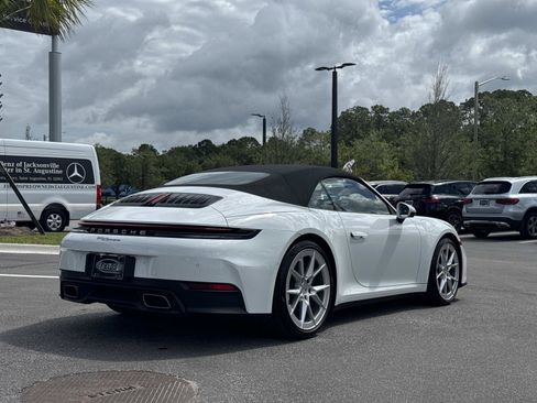 Used 2025 Porsche 911 Carrera RWD image 3
