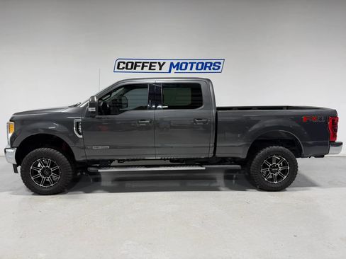 Used 2017 Ford F250 Lariat w/ Lariat Value Package AWD/4WD image 3