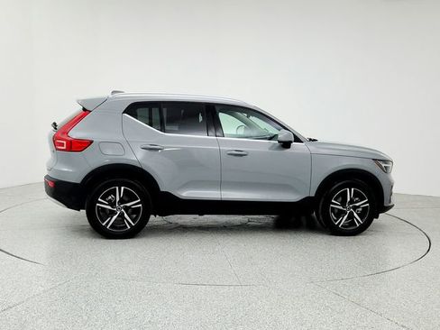 Certified 2025 Volvo XC40 B5 Core image 4