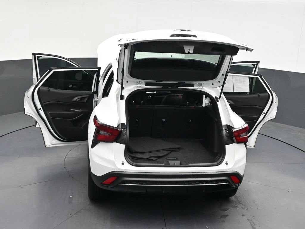 Used 2025 Chevrolet Trax RS FWD image 35