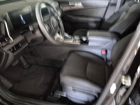 Used 2023 Kia Sportage LX FWD image 11