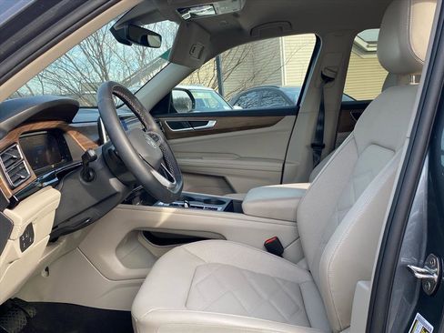 Certified 2024 Volkswagen Atlas SE image 11