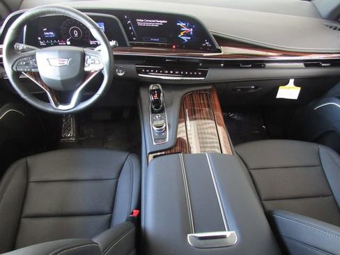 Used 2024 Cadillac Escalade ESV Luxury AWD/4WD image 35