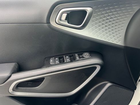 Used 2025 Kia Soul LX w/ LX Technology Package image 20