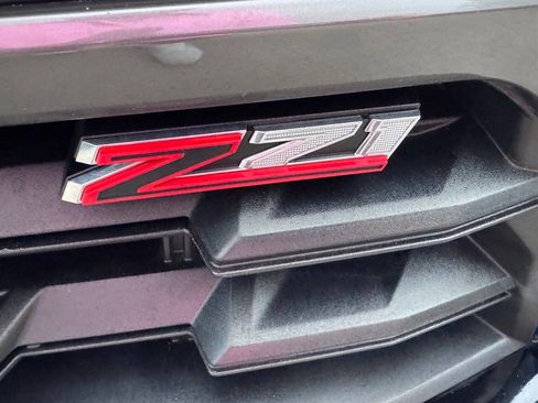 Used 2022 Chevrolet Colorado Z71 RWD image 2