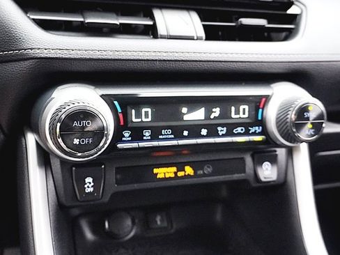 Used 2021 Toyota RAV4 XLE image 27