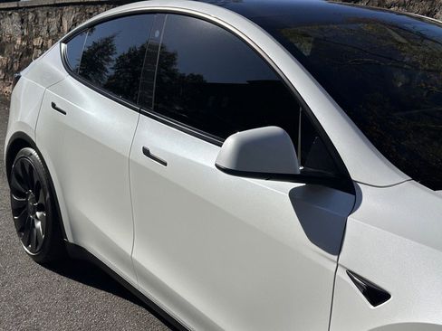 Used 2022 Tesla Model Y Performance image 11