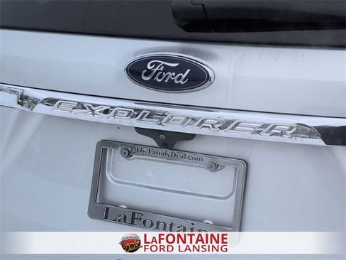 Used 2018 Ford Explorer XLT w/ Equipment Group 201A image 10