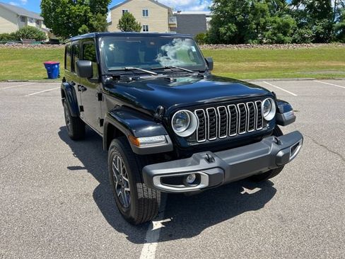 Used 2025 Jeep Wrangler Unlimited Sahara AWD/4WD image 2