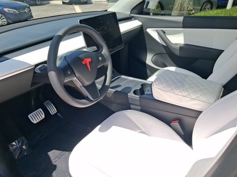 Used 2022 Tesla Model Y Performance AWD/4WD image 13