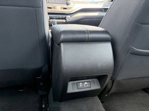 Used 2025 Nissan Altima 2.5 SV FWD image 25