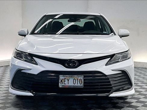 Used 2023 Toyota Camry LE image 2