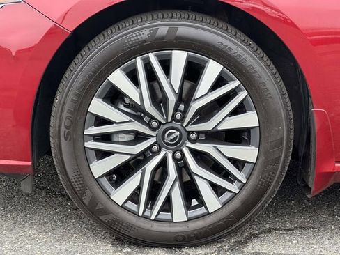 Used 2024 Nissan Altima 2.5 SV image 8