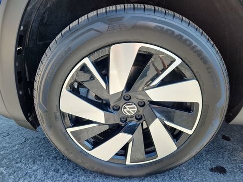 Certified 2026 Volkswagen Atlas Cross Sport SE AWD/4WD image 16