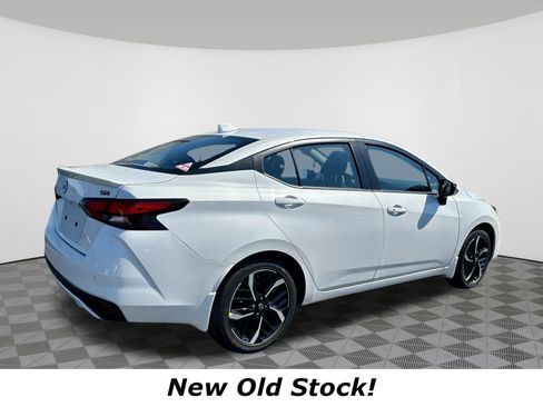 Used 2025 Nissan Versa SR w/ Trunk Package image 3