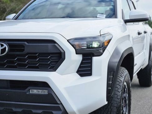 Used 2024 Toyota Tacoma TRD Off-Road image 9