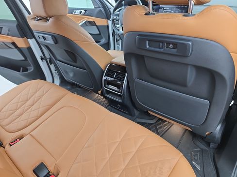 Used 2023 BMW X5 xDrive40i w/ Premium Package image 11