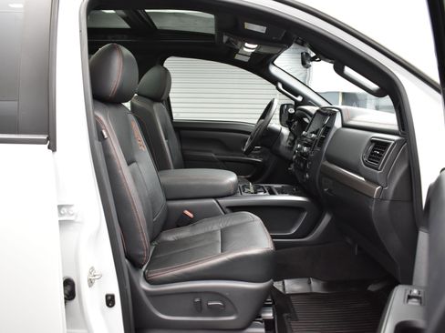 Used 2023 Nissan Titan PRO-4X w/ Pro-4x Convenience Package image 12