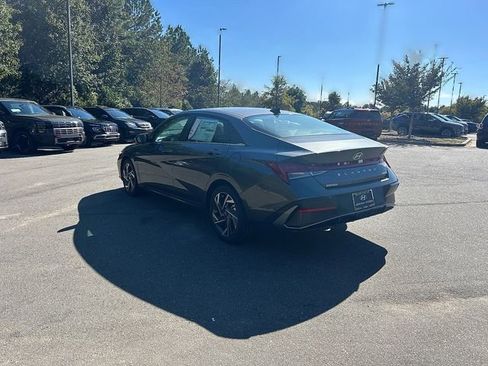 New 2025 Hyundai Elantra Limited FWD image 16