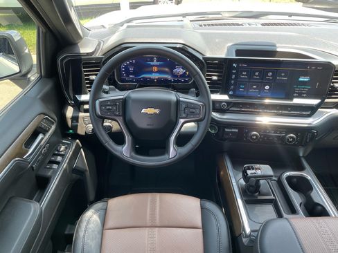 Used 2024 Chevrolet Silverado 1500 High Country w/ High Country Premium Package AWD/4WD image 7
