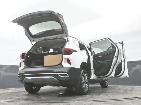 Used 2022 Kia Seltos EX image 47