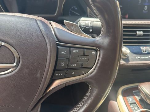Used 2020 Lexus LS 500 w/ Accessory Package (Z2) RWD image 14