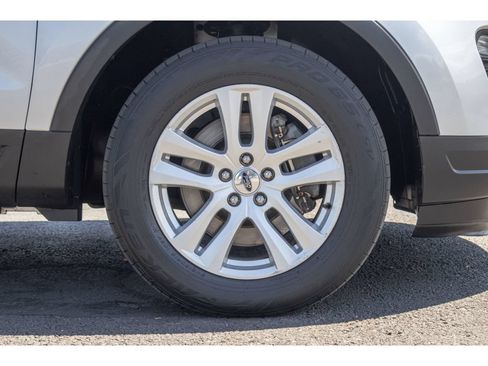 Used 2018 Ford Explorer XLT w/ Equipment Group 202A AWD/4WD image 9