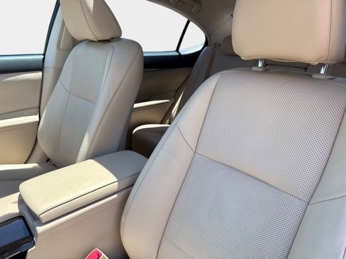 Used 2013 Lexus ES 350 w/ Luxury Pkg FWD image 19