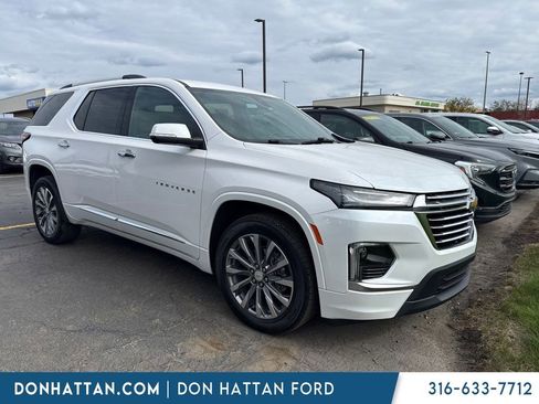 Used 2023 Chevrolet Traverse Premier FWD image 4
